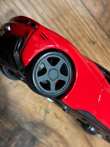 Thay thế bánh xe Bburago (Bburago wheel replacement) - Image 2