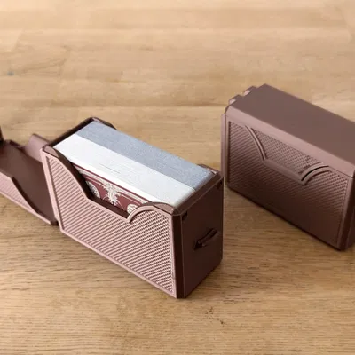 Card vault – Hộp đựng 2 bộ bài print-in-place có khóa vặn