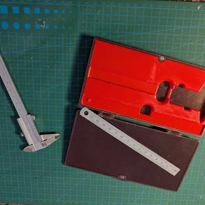 Hộp đựng thước cặp bỏ túi và thước kim loại (Case für Taschen-Messschieber und Massstab)