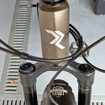 Kẹp Dây Cáp Thắng/Số MTB (MTB Brake/Shift Cable Clip)