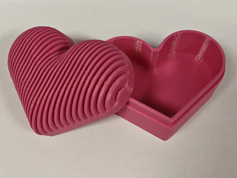 Hộp Quà Trái Tim Gân Sọc | Striped Pattern - Image 1