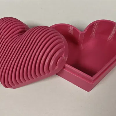 Hộp Quà Trái Tim Gân Sọc | Striped Pattern