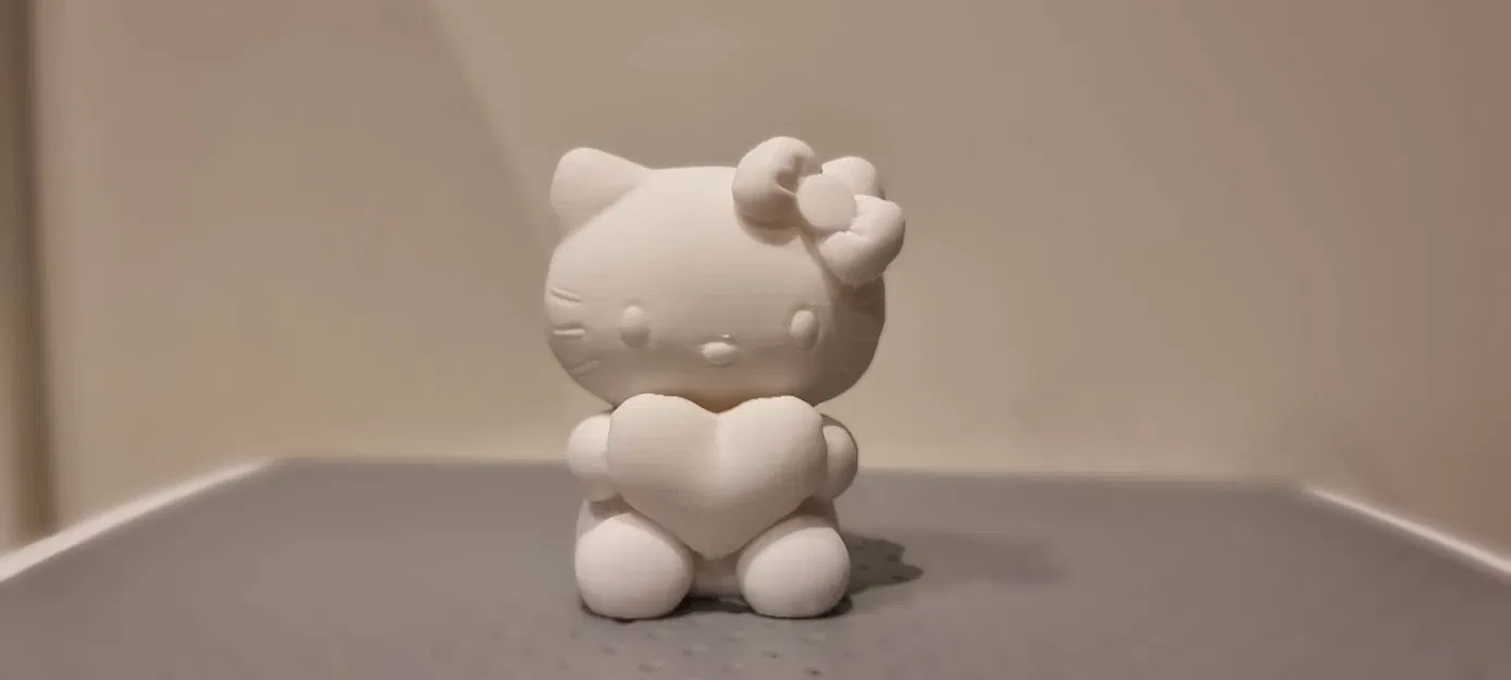 Tượng mô hình Hello Kitty cầm trái tim - Image 2