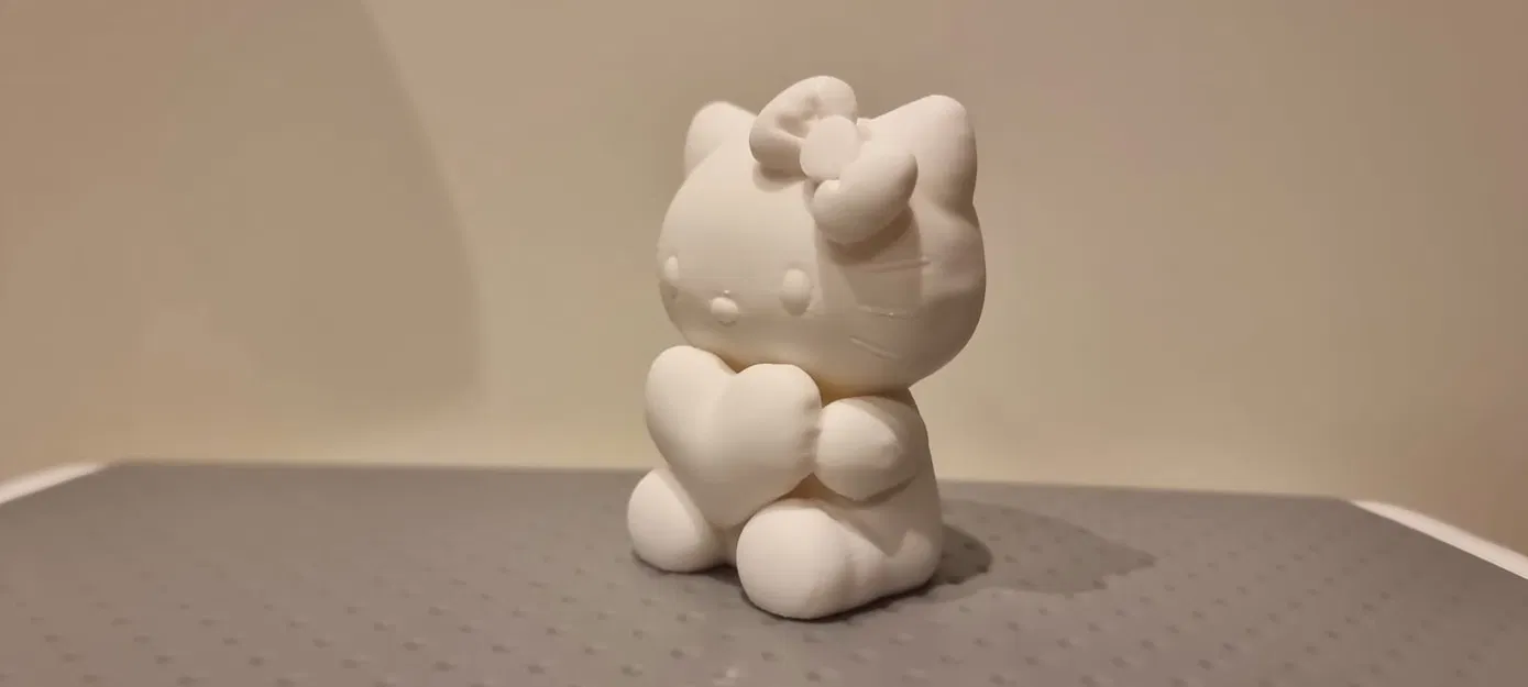 Tượng mô hình Hello Kitty cầm trái tim - Image 3