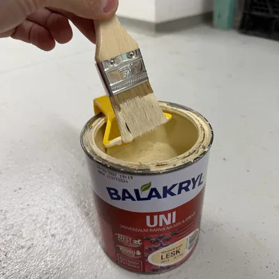 Brush Wiper – Kẹp quẹt cọ gắn miệng lon sơn