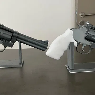 Revolver - Smith&Wesson 686 (tỉ lệ 1:1)