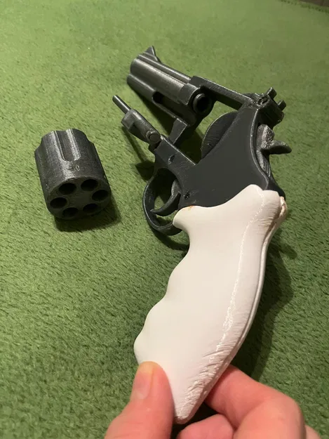 Revolver - Smith&Wesson 686 (tỉ lệ 1:1) - Image 5