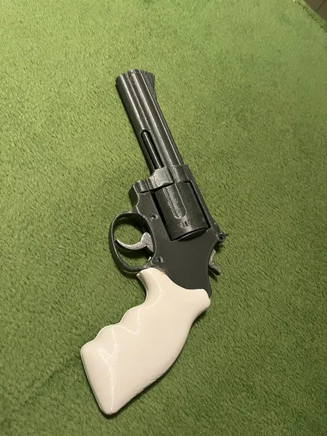 Revolver - Smith&Wesson 686 (tỉ lệ 1:1) - Image 7