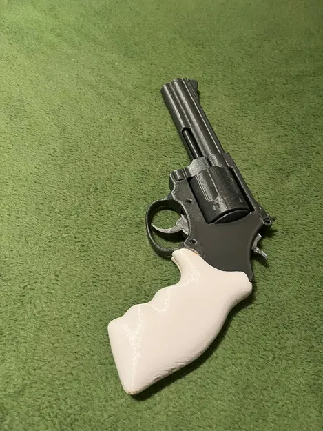 Revolver - Smith&Wesson 686 (tỉ lệ 1:1) - Image 10