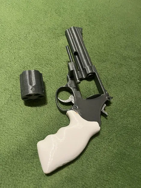 Revolver - Smith&Wesson 686 (tỉ lệ 1:1) - Image 11