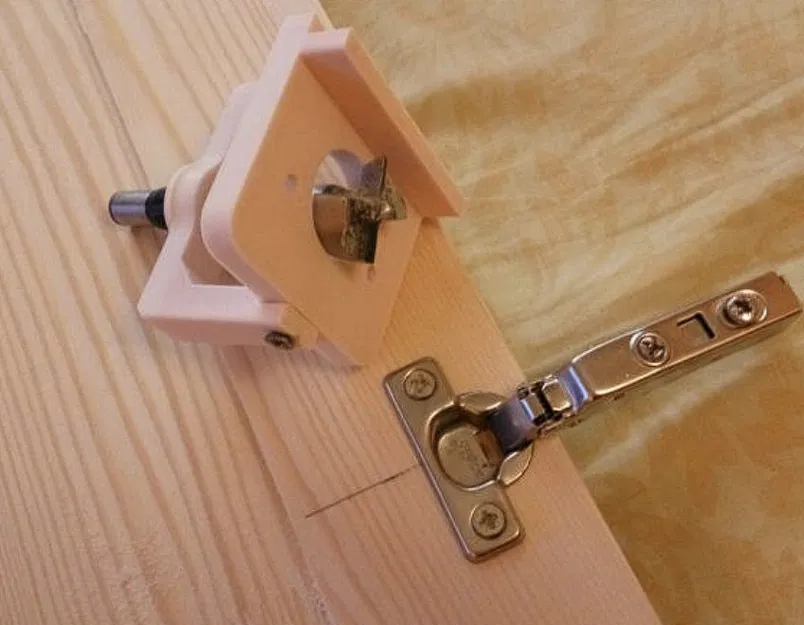 Bản lề nội thất – lỗ khoan lặp lại - Image 1