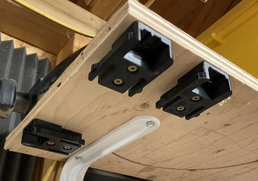 Milwaukee M18 Battery "clip" – Kẹp treo dụng cụ dưới kệ - Image 4