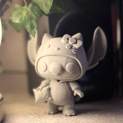 Stitch trong trang phục Hello Kitty