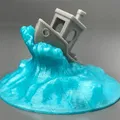 Benchy trên bệ sóng biển trưng bày - Thumbnail 3