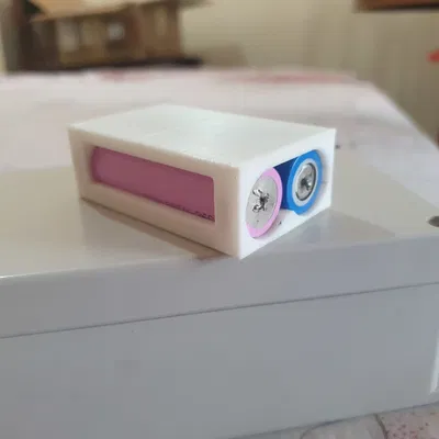 Giá đỡ 2 pin 18650 kiêm vỏ enclosure (in PLA)