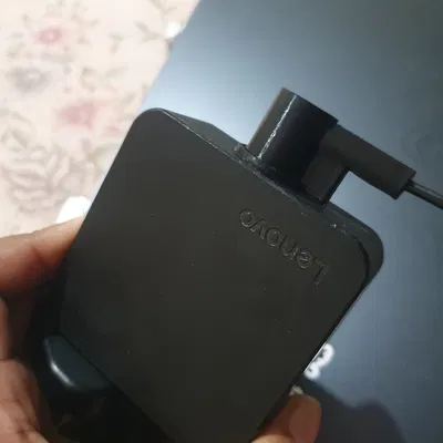 Ốp bảo vệ dây sạc laptop chống gãy ngay sát chân sạc