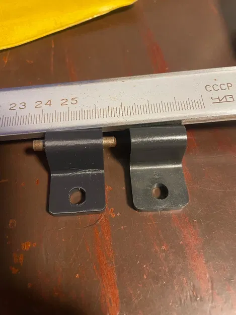 Bản lề hộc đựng đồ Volvo S40 1998 (Glove Box Hinge) - Image 1