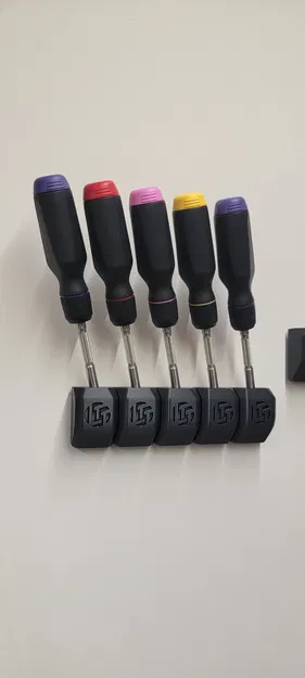 Giá treo tường tua vít LTT (LTT Screwdriver Wall Display) - Image 1