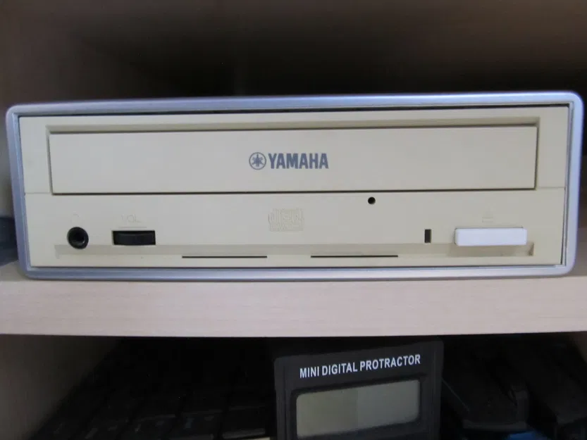 Nút nhả (Auswurfknopf) cho Yahama crw-f1 - Image 1