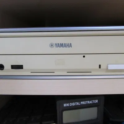 Nút nhả (Auswurfknopf) cho Yahama crw-f1