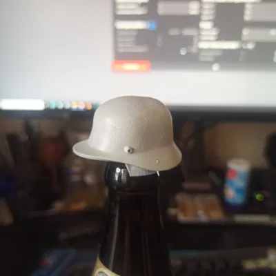 Mũ bảo vệ miệng chai bia “Freiwillige Feuerwehr” (Beerbottlehelmet)