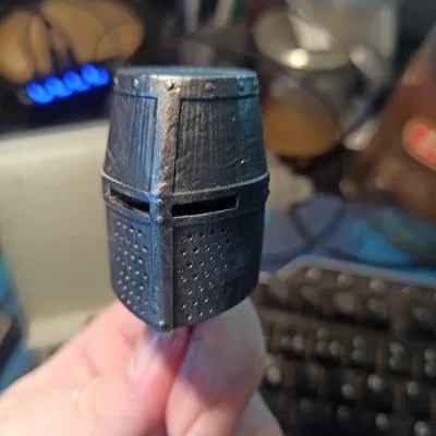 Mũ giáp chai bia “Tis but a scratch!” (Beerbottlehelmet)