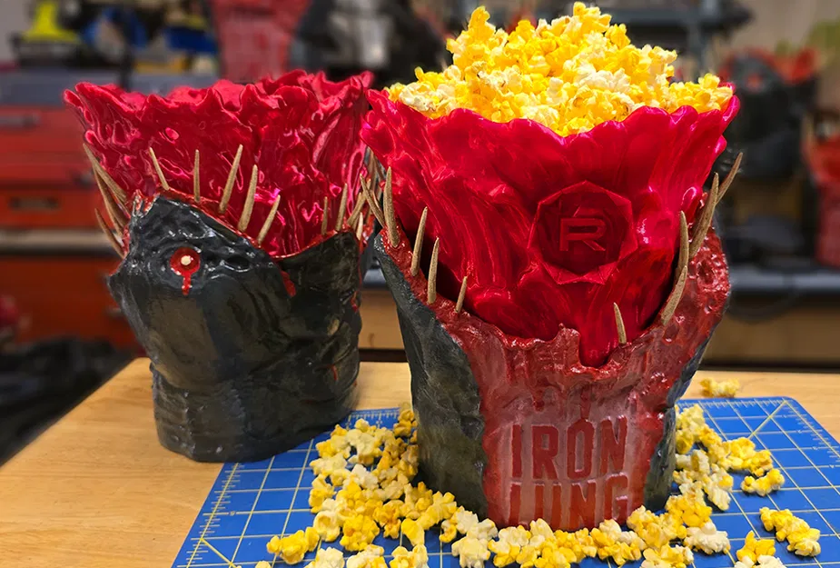 Regal & Markiplier - Hộp bắp Blood Bucket (Iron Lung) - Image 1