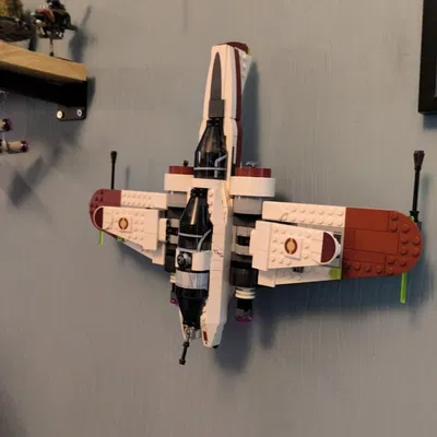 Giá treo tường LEGO Star Wars ARC-170 Starfighter 75402