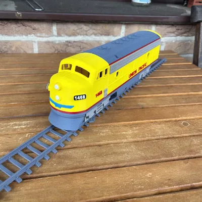 Đầu máy EMD F7 sơn màu Union Pacific (Union Pacific Paintscheme)