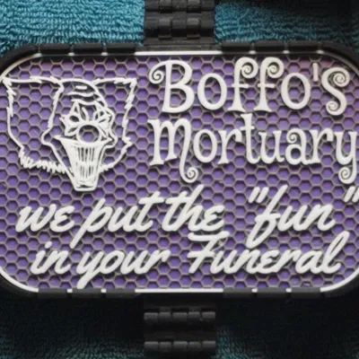Bảng hiệu "Boffo's Mortuary"
