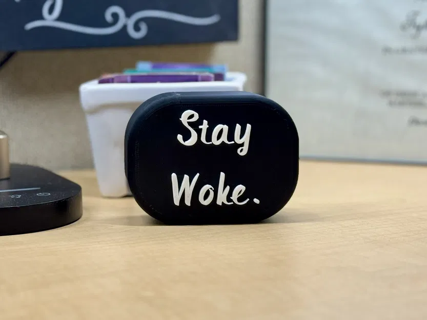 "Stay Woke." Bảng chữ để bàn kiêm chặn giấy tối giản - Image 3