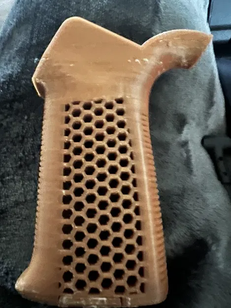 Tay cầm AR15 kiểu Magpul dạng honeycomb - Image 1