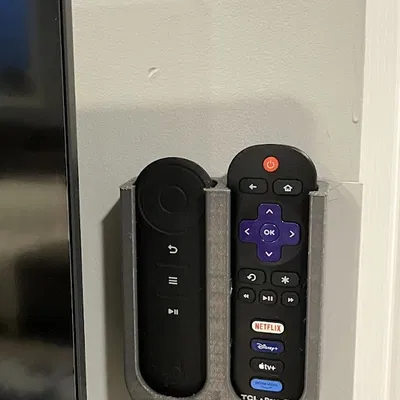 Giá treo tường cho Peloton Guide và remote Roku