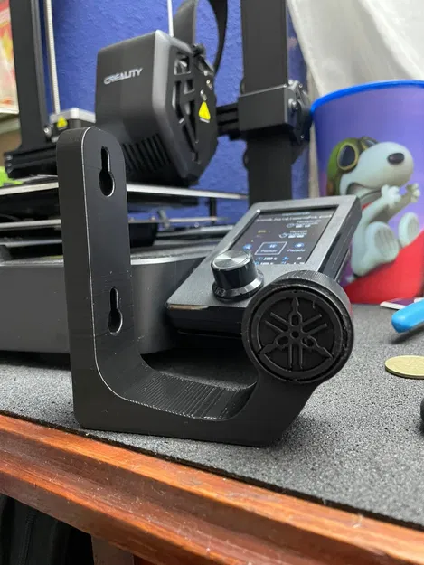 Giá đỡ mũ bảo hiểm thương hiệu Yamaha - Image 2