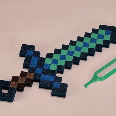 Kiếm Minecraft giấu dụng cụ vệ sinh cổng USB-C (móc khóa)