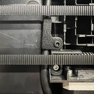 Kẹp cố định cáp toolhead Qidi Q2 do lỗi lắp ráp từ nhà sản xuất