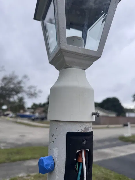 Cốc gắn trụ đèn (Lamp Post Mount Cup) - Image 1