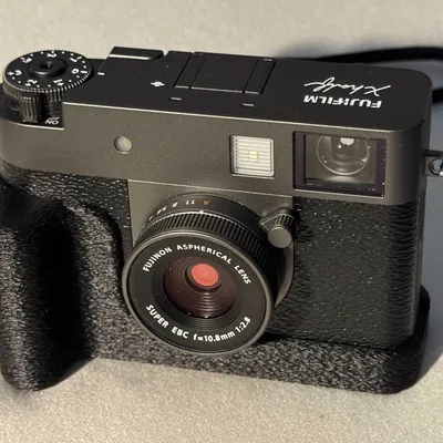 Tay cầm Fujifilm X half có ngăn AirTag (Handgriff mit Airtag Fach)