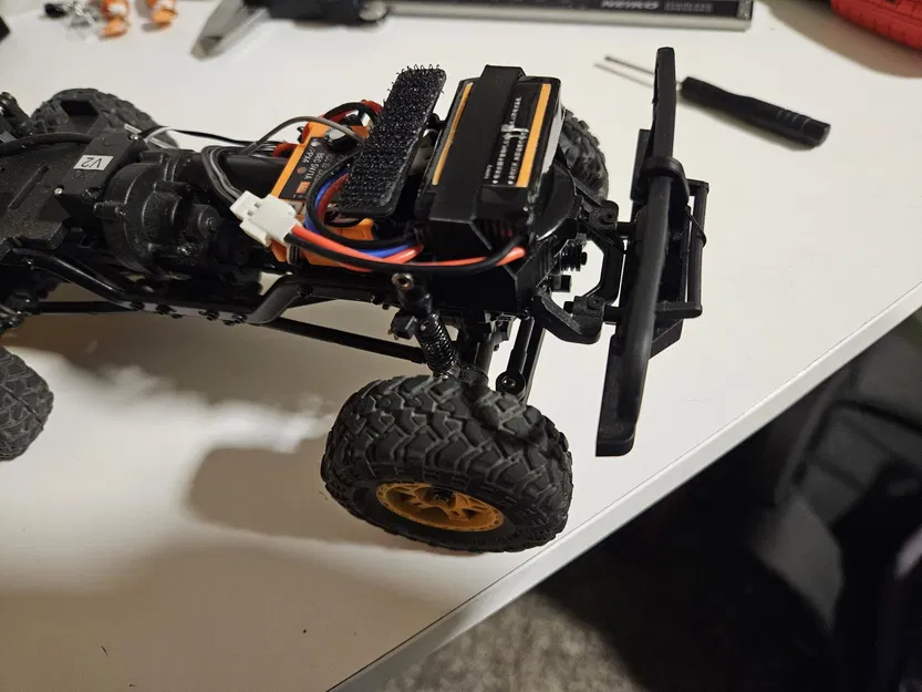 Winch badge reel & gá pin dời lên trước cho fcx24m (in 1 món) - Image 1