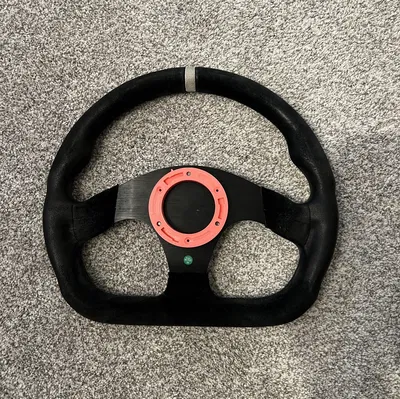 Giá treo tường vô-lăng (chuẩn 70mm Momo bolt pattern)