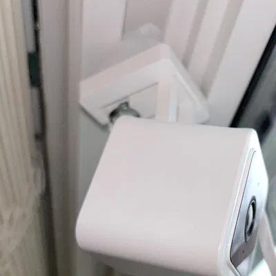 Giá đỡ Wyze Cam cho cửa sổ trượt (Wyze Cam Sliding Window Mount)