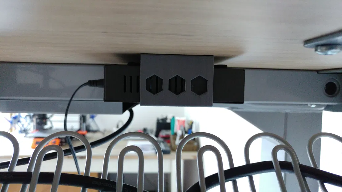 Giá treo dưới gầm bàn cho switch Netgear GS305 - Image 3