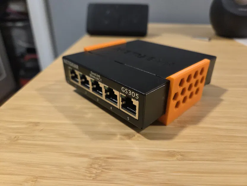 Giá đỡ nam châm cho Netgear GS305 (Magnetic Holder) - Image 1