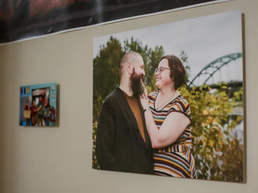 Hệ Thống Treo Ảnh Nổi Thay Đổi Nhanh (Floating Photo Mounting System – French Cleat) - Image 4