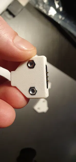 Vỏ housing cho đầu nối Magnetic Pogo 3-Pin - Image 4