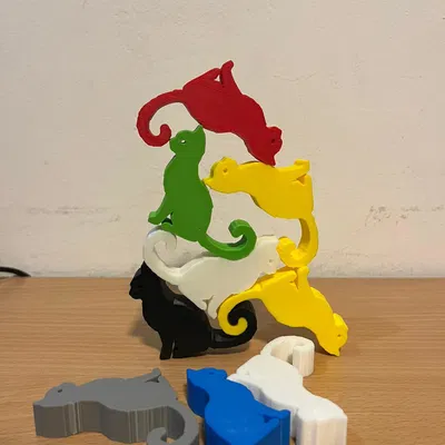 Mèo giữ thăng bằng (game) hoặc giá đỡ điện thoại