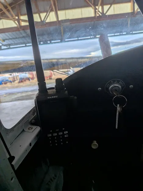 Bát góc gắn radio hàng không Yaesu FTA-450 - Image 1