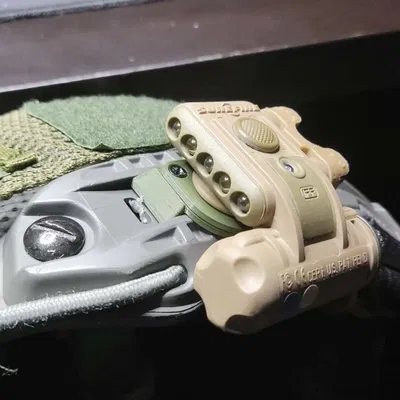 Ngàm gắn nón Surefire (Surefire helmet mount)