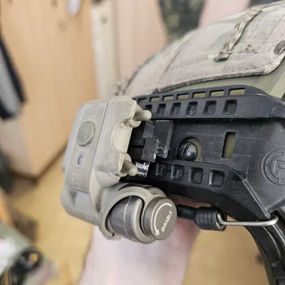 Ngàm gắn Surefire cho nón bảo hộ (bản 1 mảnh)