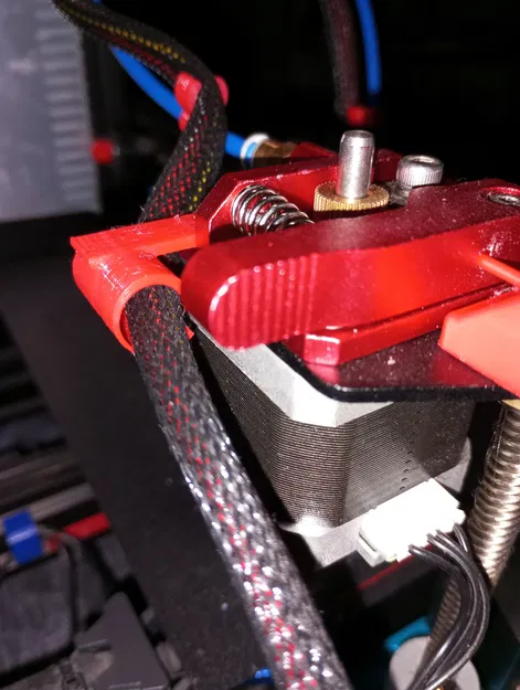 Passage de cable Ender 3 (dẫn dây bắt vít lên extruder) - Image 1